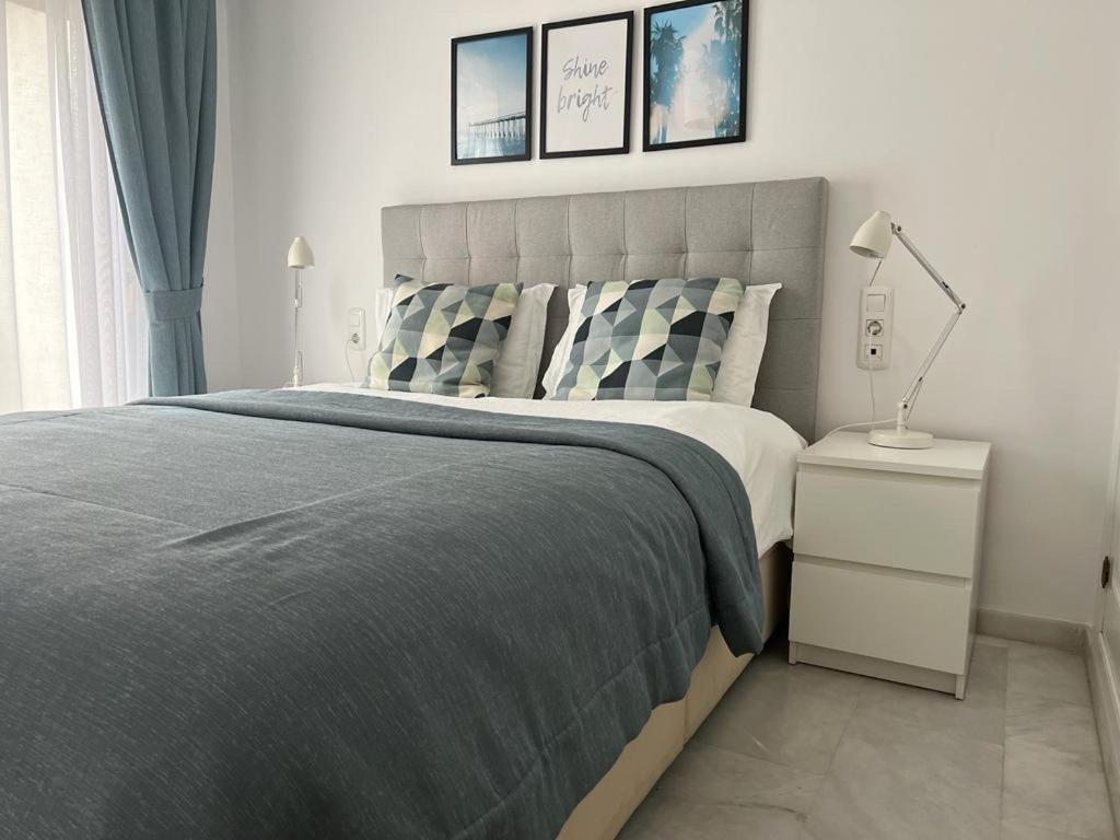 Frontline Beach Penthouse In Mi Capricho Sitio de Calahonda エクステリア 写真