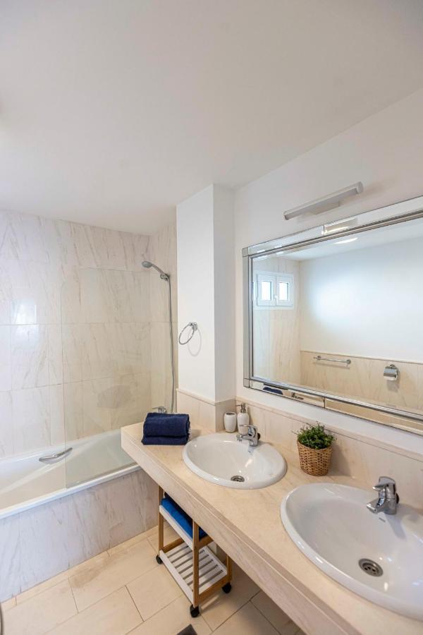 Frontline Beach Penthouse In Mi Capricho Sitio de Calahonda エクステリア 写真